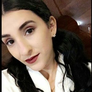 Meet your Posher, Claudia